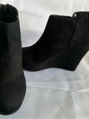 Women’s  Christian Siriano Black Suede Wedge Ankle Boots - Size 6